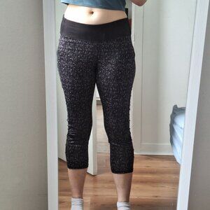 2/$15 Active MC black and grey crop/capri leggings with pockets, size M